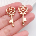 Gouden vintage sleutelhangers met krulpatronen en ophangogen voor het maken van sieraden - Klassieke Holle Sleutel (20993)