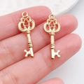 Vintage gouden sleutelhangers met hartpatroon en getextureerd handvat voor DIY-sieraden - Getextureerde Vintage Sleutel (20996)
