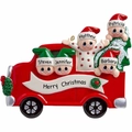 Ornamento natalizio personalizzato a forma di camion rosso con nomi in resina - Stile con 5 Persone