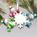 Decorazione natalizia in resina con fiocco di neve e tre simpatici pupazzi di neve colorati - 3 Pupazzi di Neve