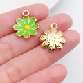 Pendentif marguerite en émail vert et fleur en métal doré texturé pour bijoux DIY - 15x18mm / Petite Fleur de Marguerite en Émail Vert (16493)