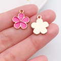 Roze emaille bloemhangers in goudlegering voor DIY sieraden en kettingen - Bloem