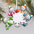 Ornamento a fiocco di neve personalizzabile con quattro pupazzi di neve e nastro bianco - 4 Pupazzi di Neve