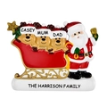 Ornamento natalizio famiglia renne personalizzabile con Babbo Natale e slitta rossa - 3 Cani Domestici (c0841)