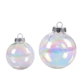 Boules de Noël irisées transparentes avec capsules en métal argenté sur un fond blanc épuré - 8cm / Irisé Transparent