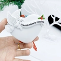 Weihnachtsanhänger Herz mit Taube und In Our Hearts Forever Aufschrift als Deko - Herz und Taube Stil