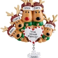 Adorno navideño personalizado de familia de 5 renos con gorros rojos y corazones rojos - Estilo Reno Copo de Nieve (Cinco Cabezas)