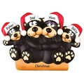 Personalisierter Weihnachtsschmuck mit Schwarzbär-Familie und vier Namen auf Mützen - 4 Bären Familie