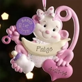 Ornamento natalizio a scimmia rosa in resina per il primo Natale con nome personalizzato - Ciondolo Scimmia Rosa