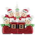 Ornamento natalizio personalizzato con 5 nomi su una base rossa glitterata - Stile 5 Membri (A492)