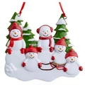 Adorno navideño de resina con familia de cinco muñecos de nieve y pinos nevados clásicos - Familia de 5