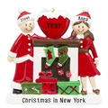 Ornamento natalizio in resina personalizzato con camino, calze e statuette di coppia - Stile per 2 Membri della Famiglia