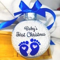 Baby's First Christmas Weihnachtskugel mit blauen Fußabdrücken und Schaumfüllung - Blauer Fußabdruck Weihnachtskugel