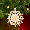 Decorazione natalizia a fiocco di neve bianco con motivi dorati sull'albero - Ciondolo Fiocco di Neve (ZB0028)