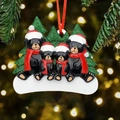 Famiglia di quattro orsi neri con cappelli natalizi su ornamento per albero in resina - Stile 4 Orsi