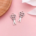Paar Scheren-Anhänger im Vintage-Stil aus mattem Silber für DIY-Schmuck und Basteln - Feine Vintage-Werkzeugschere (11217)