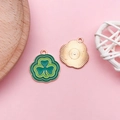 Ciondolo quadrifoglio verde smaltato con placcatura in oro per creazioni di gioielli - Trifoglio Ondulato Verde Verde Chiaro (18564)