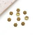 Neuf perles d'espacement ajourées en forme de fleur dorée pour bijoux DIY et coiffures - Style Fleur 6x6mm (16605)