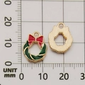 Christmas wreath alloy pendant with green red enamel and golden textured back - Christmas Wreath (10921)