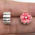 Perlina a fiore di pesco in smalto rosso con zircone per creazione di braccialetti - Rosso
