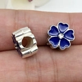 Dunkelblauer Emaille-Blumenanhänger mit Zirkonia-Perle für DIY-Schmuckarmbänder - Dunkelblau