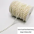 Cadena de perlas beige de 6 mm en rollo de 25 m para manualidades y bodas DIY - Hilo de Perlas Artificiales de 6mm (25m/Rollo) / Beige