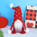 Dettaglio di uno gnomo fatto a mano con cappello rosso a maglia e lunga barba bianca - Barba Bianca Rudolph Rosso / Rosso
