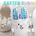 Pluche paasvarken mandje van wit fleece met blauw geruite oren voor kinderen eieren zoeken - Blauwe Oor Konijn