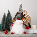 Detalle de un gnomo de Navidad con luz, gorro de punto gris, astas de reno y adorno festivo - Sombrero de Punto Brillante (Con Astas y Cascabeles) / Gris