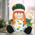 Detail van St. Patrick's Day-pop met groene hoed, oranje vlechten en klaverpatronen - Vrouwelijke Stijl (0331)