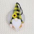 Dettaglio dello gnomo della festa delle api con girasole e cappello a scacchi gialli decor - Stile a Scacchi Nero e Giallo (0427)