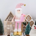Nahaufnahme der rosa Weihnachts-Gnom-Puppe mit Pailletten und goldener Geschenktüte - Rosa Teleskopischer Musik-Weihnachtsmann (Batterie)
