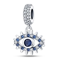 Detalle de dije de ojo turco en plata con pavé de circonitas azules y blancas para pulseras - Colgante Ojo Turco Piedras Incrustadas (PAC311)