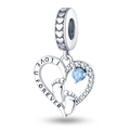 Detalle de dije de corazón en plata con pies de bebé y grabado I LOVE U FOREVER - Charm de Huella Te Amo Por Siempre (PAC412)
