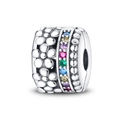 Dettaglio charm in argento con pietre di zircone colorate e motivo floreale a sbalzo - Clip di Sicurezza Fiore Vuoto (PAC651)