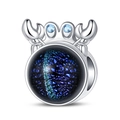 Vue détaillée du charm crabe en argent avec pierre bleue étoilée pour les bracelets - Crabe en Verre de Murano Étoilé