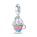 Gros plan d'une breloque lapin en argent avec émail coloré et zircons pour bracelet DIY - Pendentif Chat dans une tasse de thé