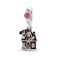 Detailopname van een Halloween spookhuisbedel met zwart email en oranje vensters - Halloween Vleermuis Spookhuis Hanger (PAC1974)
