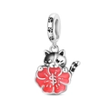 Dettaglio charm gatto in argento 925 con fiore rosso e punzonatura S925 incisa - Stile Gatto della Fortuna (PAC2066)