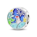 Detailliertes Weihnachts-Charm mit Emaille-Winterhaus und festlichem Baumdesign - Romantische Schneeszene Perle (PAC2064)