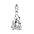 Detailansicht eines Eisbären-Charms mit blauen Zirkonia-Steinen in versilbertem Design - Warmer Eisbär Anhänger (PAC1970)