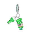 Detail eines St. Patrick's Day Charms mit grünem Kobold und Kleeblatt-Bierkrug-Motiv - Grünes Bierparty Anhänger (PAC2151)