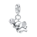 Vue macro d'une breloque éléphant en argent avec baguette étoile et bélière pavée - Style Éléphant Étoile (OTC1217)