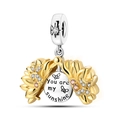 Detalle del colgante girasol con grabado You are my sunshine y cristales brillantes - Charm Girasol que se Abre