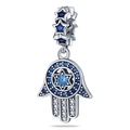 Detalle de dije mano de Fátima y estrella de David en plata con circonitas azul y blanco - Estilo Estrella de David Mano de Fátima (W-PAC1076)