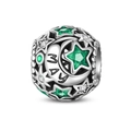 Makroaufnahme der versilberten Perle mit Mai-Geburtsstein sowie Mond- und Stern-Motiv - Mai Geburtsstein (PAC1360-5)
