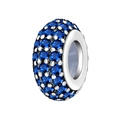 Dettaglio di un charm in argento con micro-pavé di gemme blu tonde e brillanti - Distanziatore Luccicante Blu (OTC1052-BU)