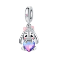 Détail d'une breloque lapin argenté avec nœud rose et gemme cœur violet dégradé - Style Lapin Couronne (OTC1232)