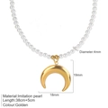 Colgante de luna dorada con perlas de 4mm y collar de acero inoxidable de 38cm - Luna Creciente