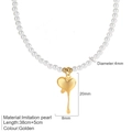 Detalle del collar de perlas de 4mm con colgante de corazón dorado y medidas del producto - Colgante de Corazón Único